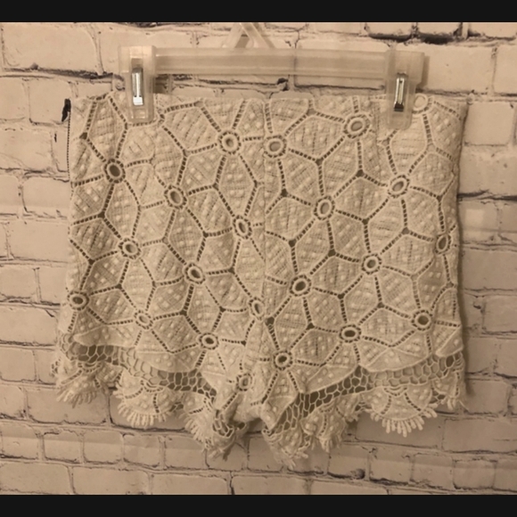 EUC Dolce Vita ivory solid shorts - Size 0 - Picture 5 of 6